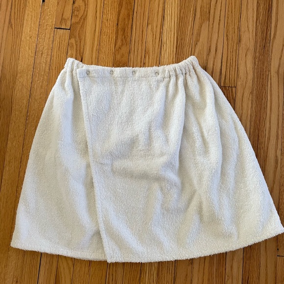 FINAL PRICE! EA WHITE TERRYCLOTH SAUNA WRAP One Size Fits Most - Picture 3 of 5